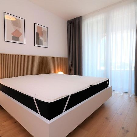 Sky Park New 1-Bedroom Apartment Bratislava Exterior foto