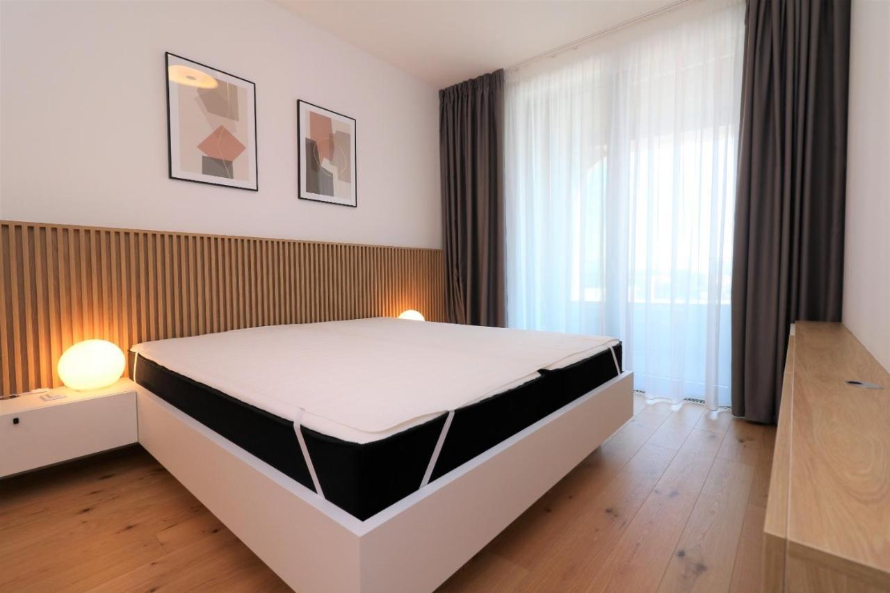 Sky Park New 1-Bedroom Apartment Bratislava Exterior foto